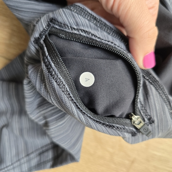 Lululemon Run Top Speed Crop Cyber Stripe Coal size 10 - Picture 9 of 15